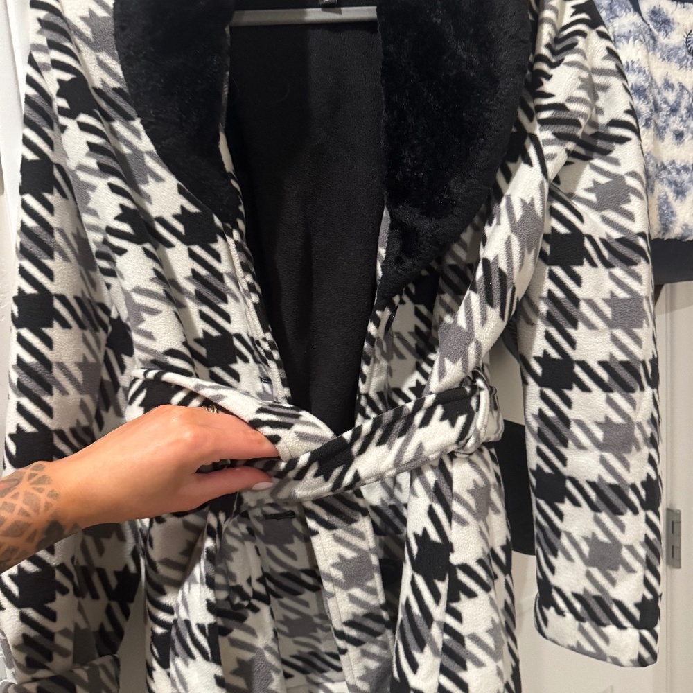 Ellen Reyes Belted Coat with Faux Fur Collar